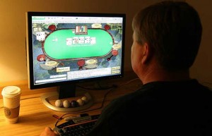 Most online poker players have control over their play, according to studies by Harvard researchers.