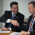 Nevada Governor Brian Sandoval and Delaware Governor Jack Markell sign poker player pooling compact