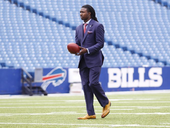 Sammy Watkins plays poker instead of training. 